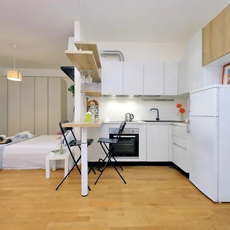 Julies Flat By Domusdimore