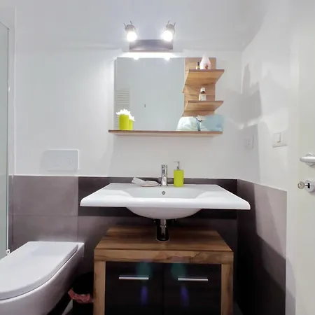 Julies Flat By Domusdimore