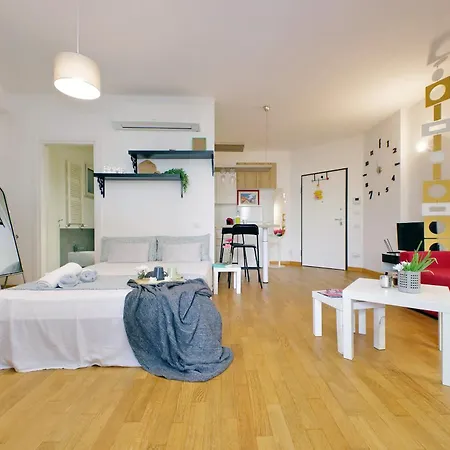 Julies Flat By Domusdimore *