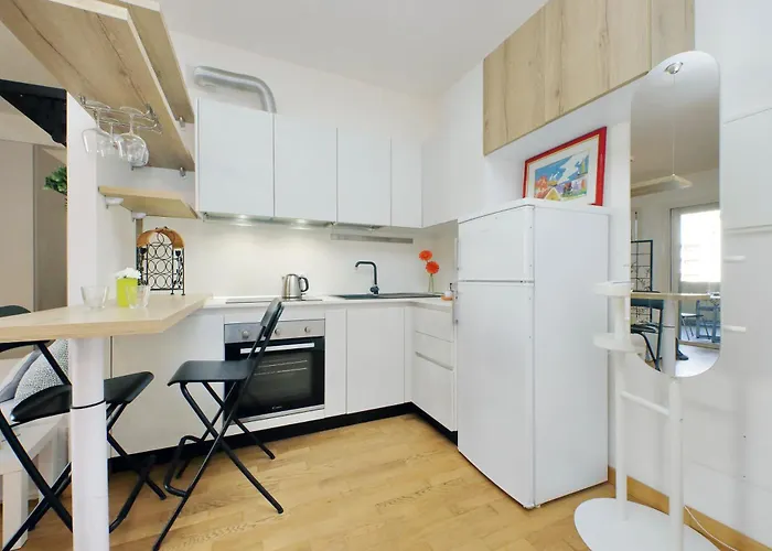 Julies Flat By Domusdimore