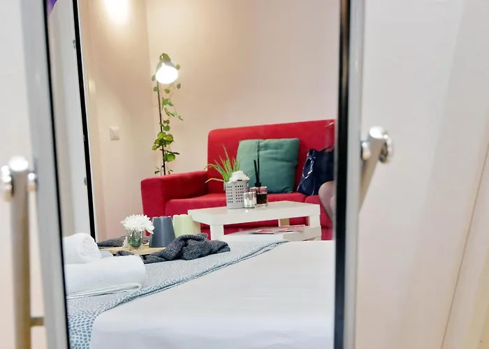 Julies Flat By Domusdimore