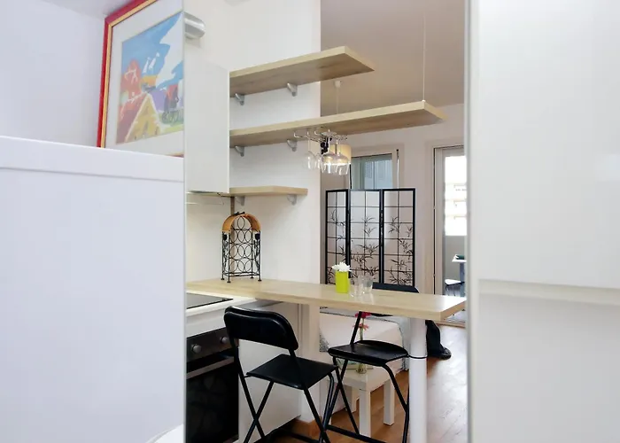 Julies Flat By Domusdimore